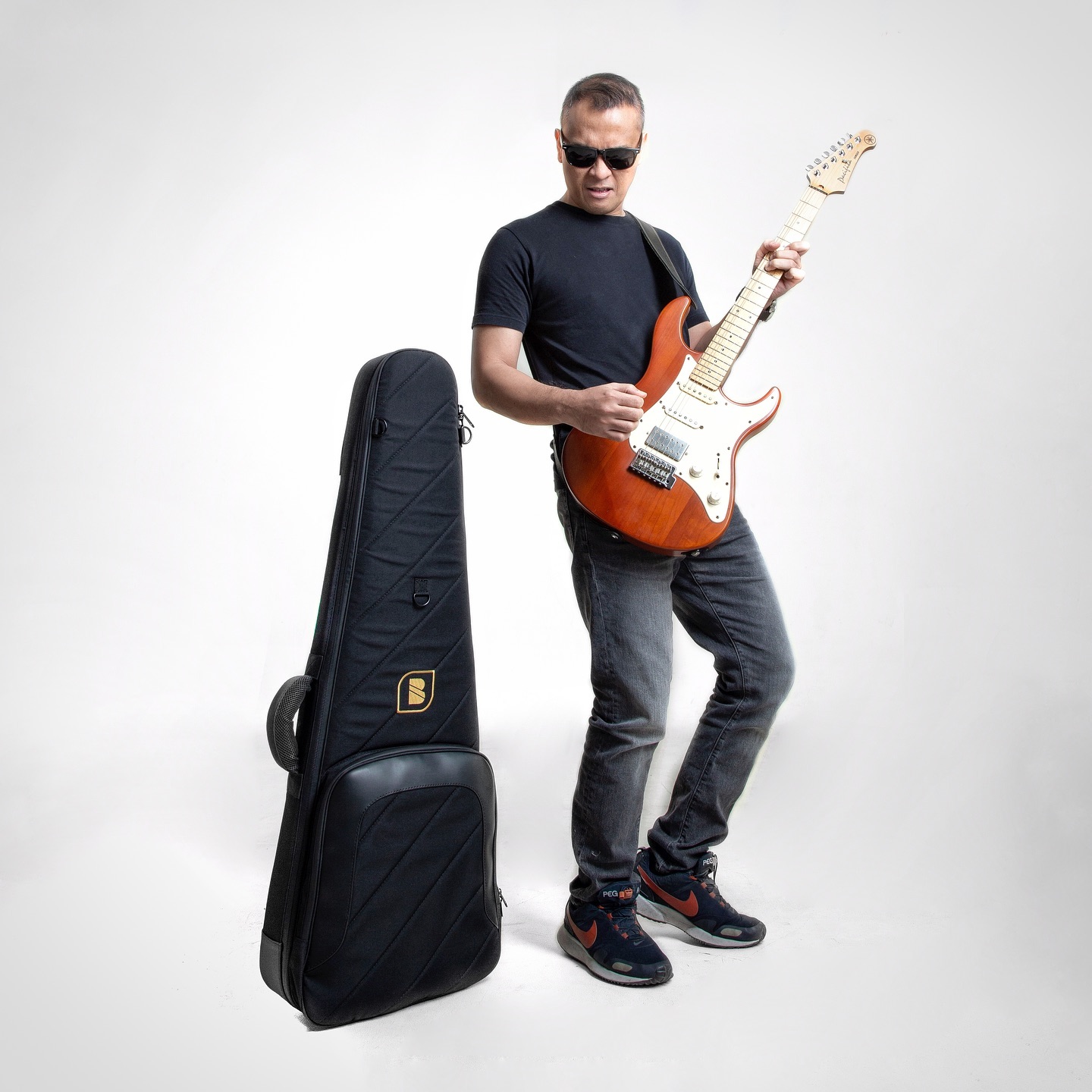 Musician with DBM XP gig bag